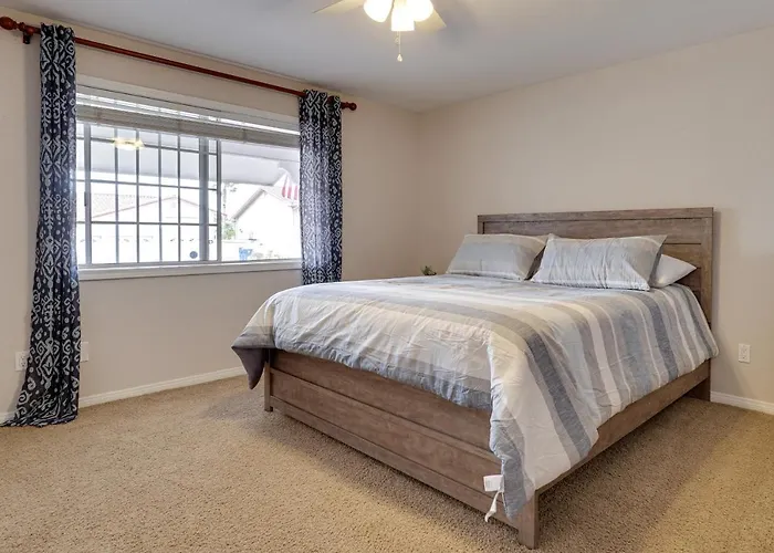 3,000 Sq Ft & Large Yard! 5br Havasu *