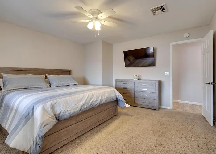 3,000 Sq Ft & Large Yard! 5br Havasu Holiday home