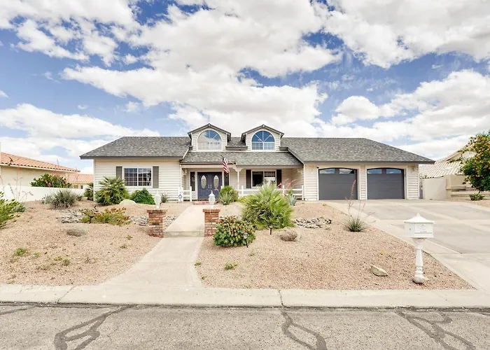 Holiday home 3,000 Sq Ft & Large Yard! 5br Havasu Lake Havasu City