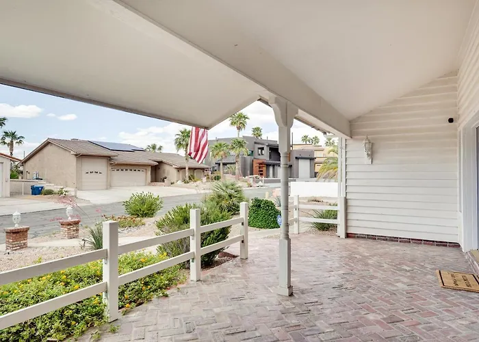 3,000 Sq Ft & Large Yard! 5br Havasu Holiday home