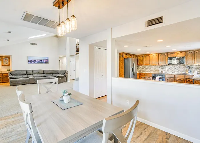 3,000 Sq Ft & Large Yard! 5br Havasu Holiday home *