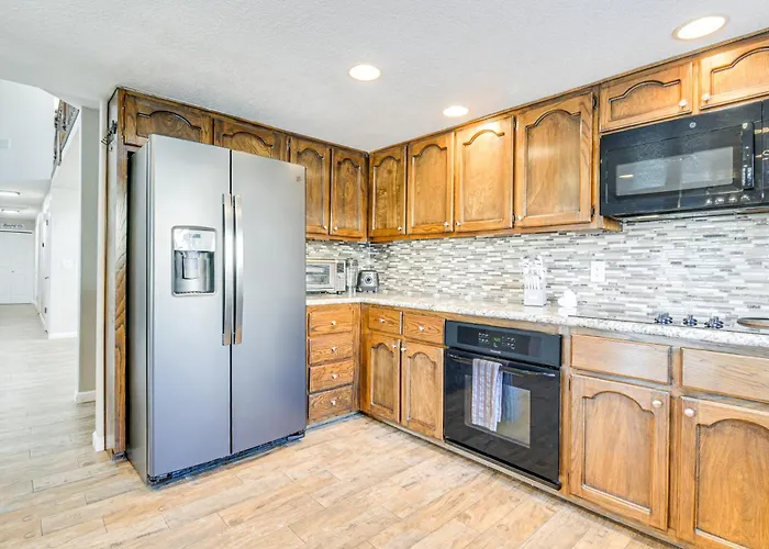 Holiday home 3,000 Sq Ft & Large Yard! 5br Havasu Lake Havasu City