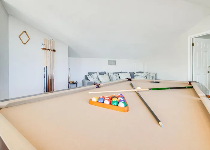 3,000 Sq Ft & Large Yard! 5br Havasu Holiday home Lake Havasu City