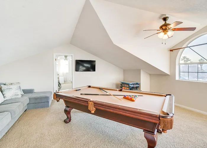 3,000 Sq Ft & Large Yard! 5br Havasu Holiday home