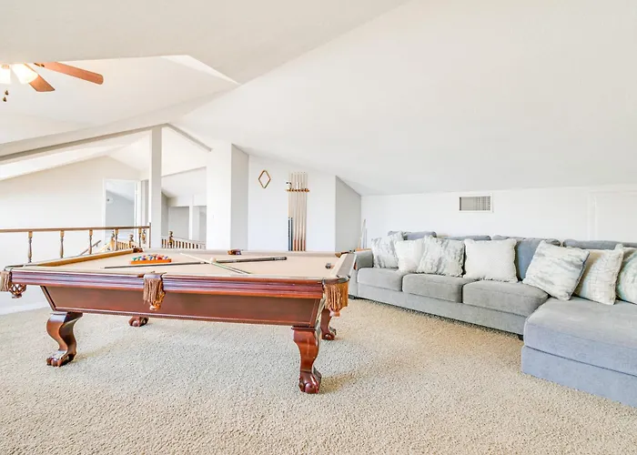 Holiday home 3,000 Sq Ft & Large Yard! 5br Havasu *