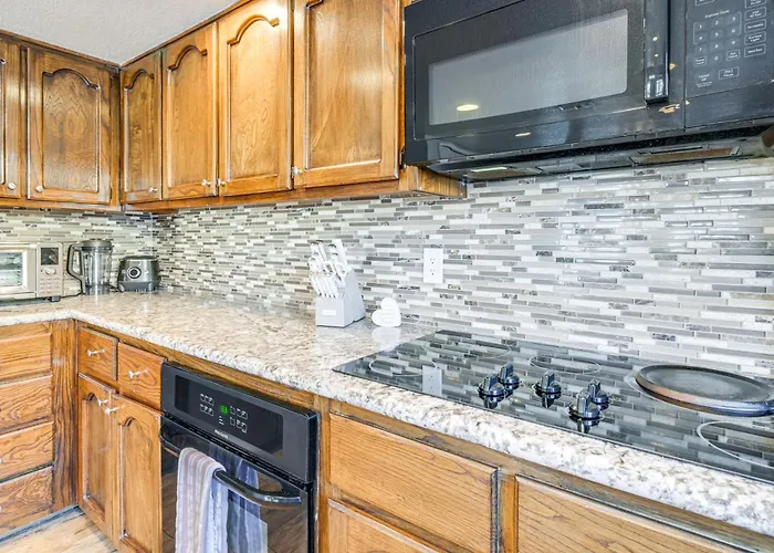 3,000 Sq Ft & Large Yard! 5br Havasu Holiday home